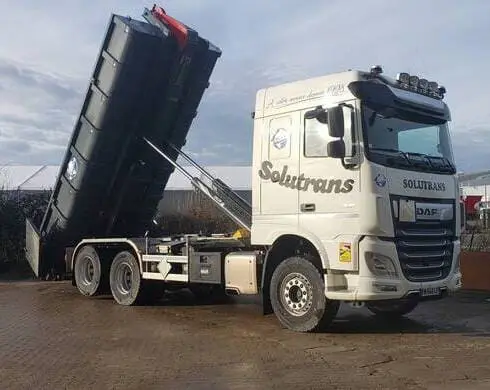 livraison par camion benne ampliroll<br />
